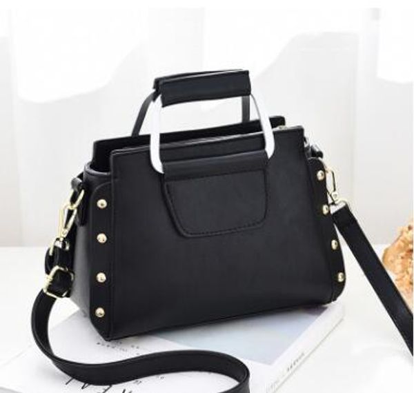 2018. new pattern. leisure fashion handbag. women's bags. pu. small. mini. girl. willow nail.cross body.shoulder bags.totes.rivet
2018. new pattern. leisure fashion handbag. women's bags. pu. small. mini. girl. willow nail.cross body.shoulder bags.totes.rivet