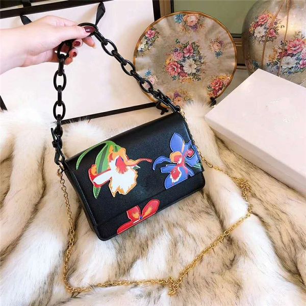 Brand houlder bag de igner handbag luxury handbag woman fa hion chain printing bag wallet phone bag hipping
Brand houlder bag de igner handbag luxury handbag woman fa hion chain printing bag wallet phone bag hipping