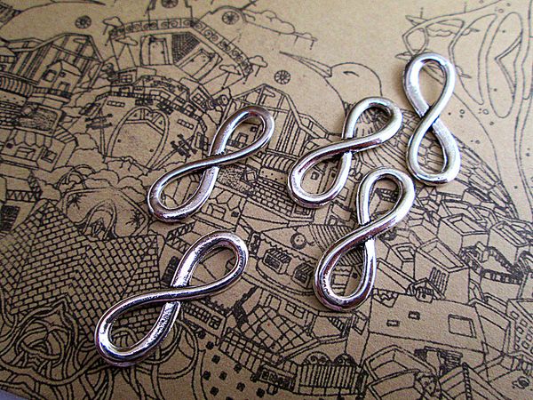 150 pcs antique silver tone charms connector - symbol charms pendants 9x24mm, Bronze;silver
150 pcs antique silver tone charms connector - symbol charms pendants 9x24mm, Bronze;silver