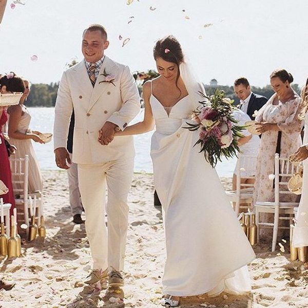 custom made beige linen men suits for wedding beach party groom tuxedo 2 piece blazer casual double breasted prom wear peaked lapel, Black;gray
custom made beige linen men suits for wedding beach party groom tuxedo 2 piece blazer casual double breasted prom wear peaked lapel, Black;gray