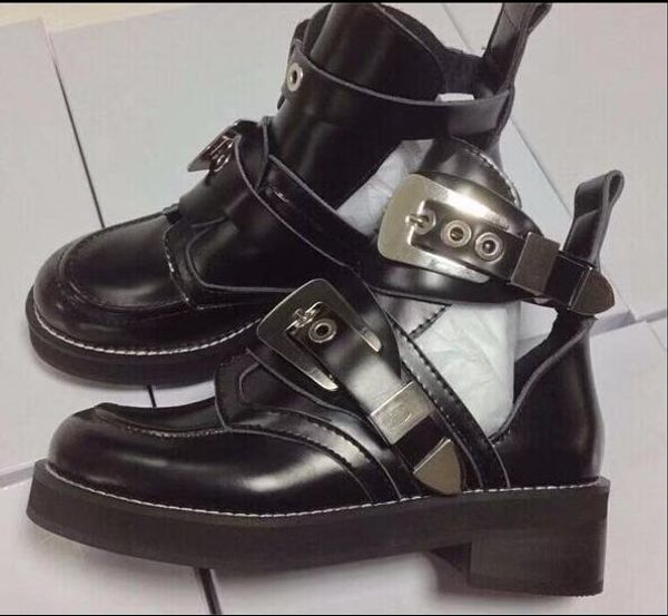 2018 new Star style short boots women 100% leather belt buckle motorcycle hollow boots Casual Shoes 
2018 new Star style short boots women 100% leather belt buckle motorcycle hollow boots Casual Shoes