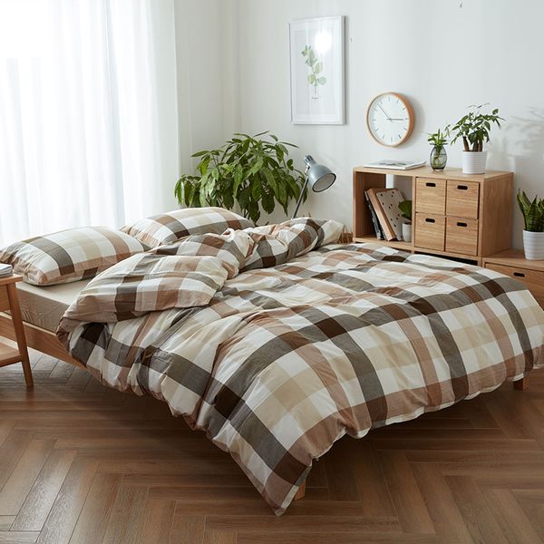 simple bedroom decor 3/4pcs single king plaid duvet cover 100% coon bedding set with fied bed sheet solid color
simple bedroom decor 3/4pcs single king plaid duvet cover 100% coon bedding set with fied bed sheet solid color