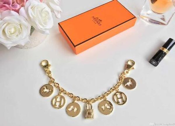 Factory Sale High Quality Fashion Letter Heart-shaped Lock Metal Keychain Letter key ring Bag chain Man Woman's decoration More Style
Factory Sale High Quality Fashion Letter Heart-shaped Lock Metal Keychain Letter key ring Bag chain Man Woman's decoration More Style