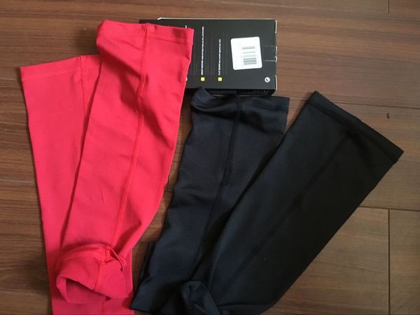 2 шт. / Компл. Мода sup17FWShooting Рукав черный красный цвет в наличии с коробкой
2 шт. / Компл. Мода sup17FWShooting Рукав черный красный цвет в наличии с коробкой