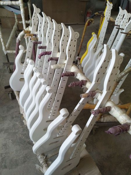 special scroll horn diamond series prince cloud electric guitar maple body & neck, white pickups, symbol inlay,multi colors available
special scroll horn diamond series prince cloud electric guitar maple body & neck, white pickups, symbol inlay,multi colors available
