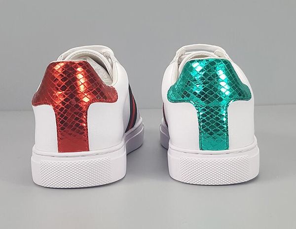 The trend of 2018, small bee embroidered small white shoes, flat superfibre leather belt, lovers' casual jogging board shoes, women's v32
The trend of 2018, small bee embroidered small white shoes, flat superfibre leather belt, lovers' casual jogging board shoes, women's v32