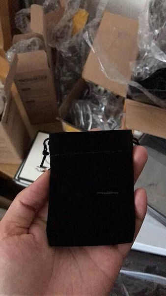 упаковочный материал бархатная сумка 7x9cm черный чехол для аксессуаров серьги хорошая печать (анита
упаковочный материал бархатная сумка 7x9cm черный чехол для аксессуаров серьги хорошая печать (анита