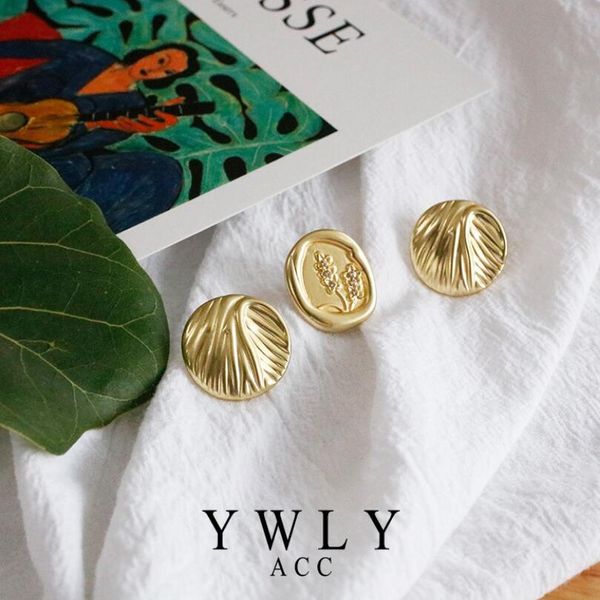 designer jewelry earring for women gold color flower embossment plant stud earrings fashion of shipping, Golden;silver
designer jewelry earring for women gold color flower embossment plant stud earrings fashion of shipping, Golden;silver