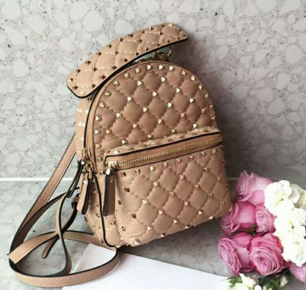 2020 couple backbag fashion show full start diamond lattice sheep skin genuine leather men women school bag travel backpack dot rivet 17cm
2020 couple backbag fashion show full start diamond lattice sheep skin genuine leather men women school bag travel backpack dot rivet 17cm