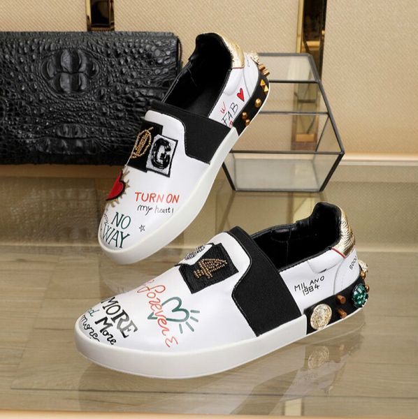 high-end custom men's shoes leather breathable flat shoes couple models rivets luxury running shoes, Red;white 
high-end custom men's shoes leather breathable flat shoes couple models rivets luxury running shoes, Red;white