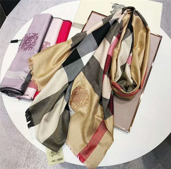 Luxury Brand Scarves Designer Wraps Fashion Winter Scarf for Men and Women Kids Xmas Gift High Quality
Luxury Brand Scarves Designer Wraps Fashion Winter Scarf for Men and Women Kids Xmas Gift High Quality