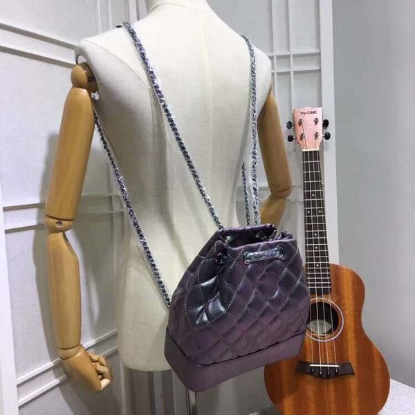 2018 limited-edition version of the famous brand deluxe fashion knapsack with a size of 24*23*11.5CM
2018 limited-edition version of the famous brand deluxe fashion knapsack with a size of 24*23*11.5CM