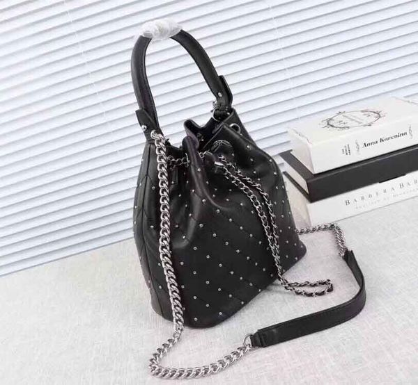 

2018 Women's bucket bag, women's designer backpack, women's luxury leisure bag size:22*23.5*13cm