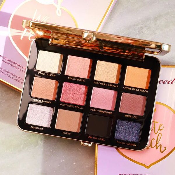 White Peach Eye Shadow Palette Multi-dimensional eye shadow palette Infused with Peach&Sweet Fig cream Face Beauty MAKEUP palette.
White Peach Eye Shadow Palette Multi-dimensional eye shadow palette Infused with Peach&Sweet Fig cream Face Beauty MAKEUP palette.