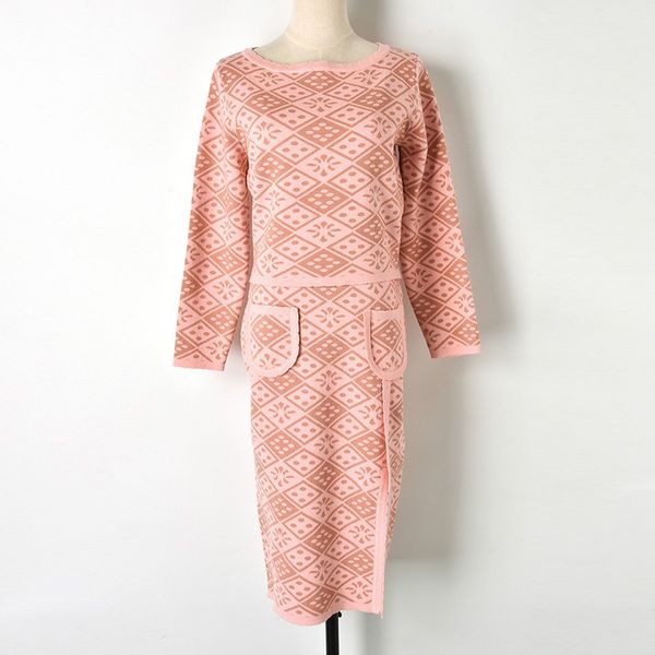 womens 2 piece sets 2018 pink jacquard knit short sweater + mid split pencil dress suit autumn two-pieces dress knit skirt set, White
womens 2 piece sets 2018 pink jacquard knit short sweater + mid split pencil dress suit autumn two-pieces dress knit skirt set, White