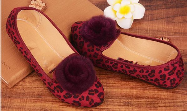 send 2018 spring korean shallow mouth single shoes flat bottom pointed end fashion hair ball women shoes, Black
send 2018 spring korean shallow mouth single shoes flat bottom pointed end fashion hair ball women shoes, Black