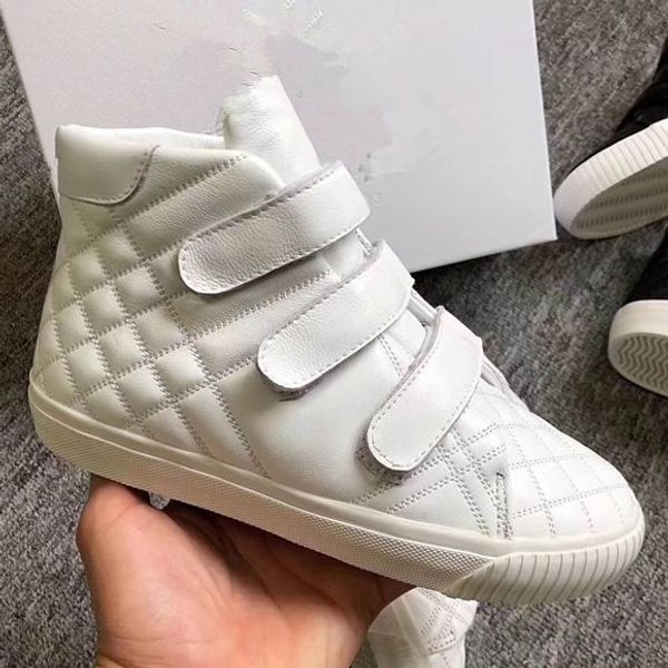 2019 fashion flat leather shoes for boys and girls in three colors top quality with free shipping
2019 fashion flat leather shoes for boys and girls in three colors top quality with free shipping