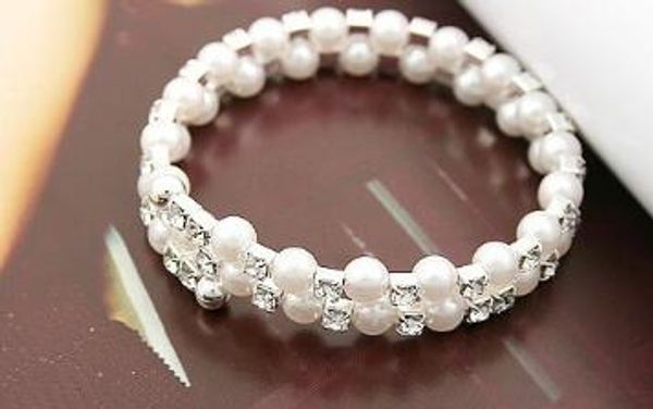 style european and american fashion style pearl bracelet with 3 layers of entwined bracelet is exquisite and elegant, Black
style european and american fashion style pearl bracelet with 3 layers of entwined bracelet is exquisite and elegant, Black