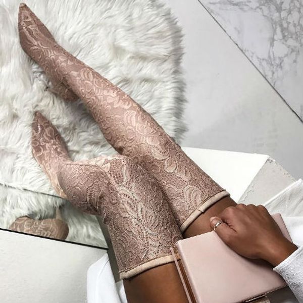 black high-heeled thong metal chain strap metal nails tassels boutique models show fashion magazine street shooting boots
black high-heeled thong metal chain strap metal nails tassels boutique models show fashion magazine street shooting boots