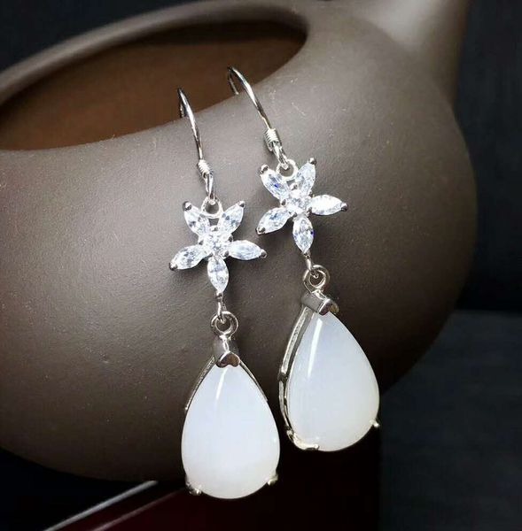 hetian baiyu silver inlay earrings qinghai water drop earrings h26#, Golden;silver
hetian baiyu silver inlay earrings qinghai water drop earrings h26#, Golden;silver