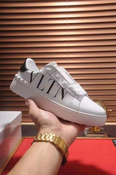 Новый роскошный бренд мужская и женская обувь Италия натуральная кожа низкий топ
Новый роскошный бренд мужская и женская обувь Италия натуральная кожа низкий топ