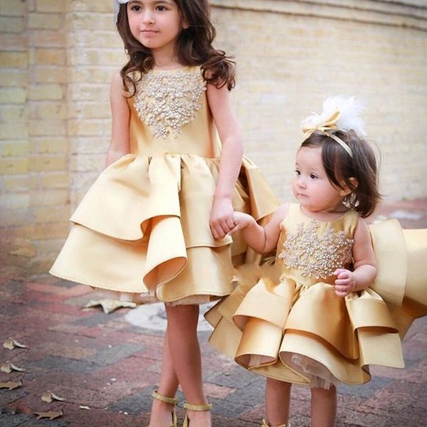 fashion tiered girls birthday dress jewel neck beads lace applique first communion dress lovely golden satin knee length flower girl dress, White;blue
fashion tiered girls birthday dress jewel neck beads lace applique first communion dress lovely golden satin knee length flower girl dress, White;blue