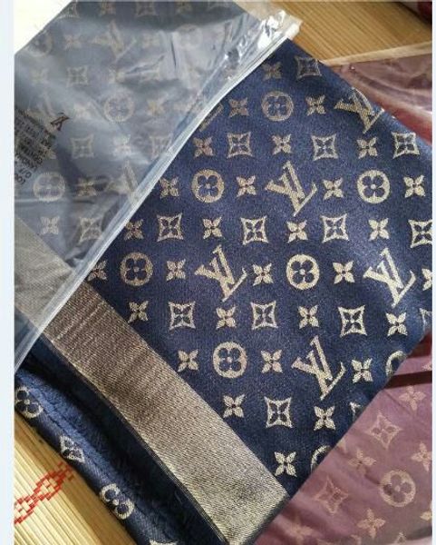 Classic women's autumn and winter monogram printed shawl 140*140 silk wool shawl elegant women wear warm
Classic women's autumn and winter monogram printed shawl 140*140 silk wool shawl elegant women wear warm