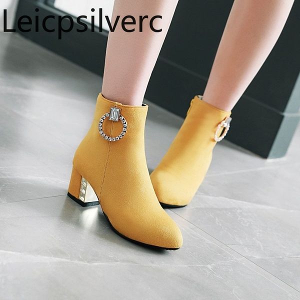 women's boots new autumn and winter pointed zipper mid heel short tube women's shoes plus size 32-48 with a height of 5.5cm, Black
women's boots new autumn and winter pointed zipper mid heel short tube women's shoes plus size 32-48 with a height of 5.5cm, Black