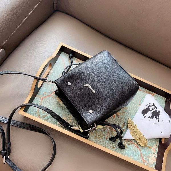 the new bucket bag joker inclined shoulder portable backpack blue handbag messenger bags girls women genuine leather luxury women handbags
the new bucket bag joker inclined shoulder portable backpack blue handbag messenger bags girls women genuine leather luxury women handbags
