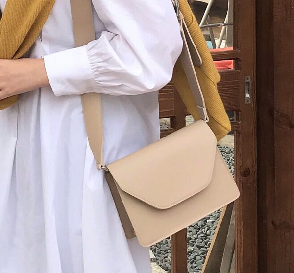 korean version of the simple ins super fire slung small square bag female 2019 autumn new wild single shoulder wide shoulder strap bag
korean version of the simple ins super fire slung small square bag female 2019 autumn new wild single shoulder wide shoulder strap bag