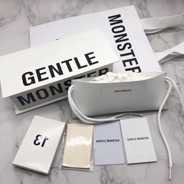 gm full package white sun fashion v sun brand high-end sunglasses leather box gift simple glasses box
gm full package white sun fashion v sun brand high-end sunglasses leather box gift simple glasses box