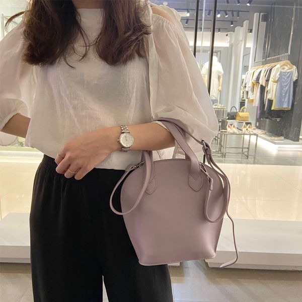 2020 new women's diagonal bag korean version of simple soft leather ladies shell bag fashion wild lady crossbody
2020 new women's diagonal bag korean version of simple soft leather ladies shell bag fashion wild lady crossbody