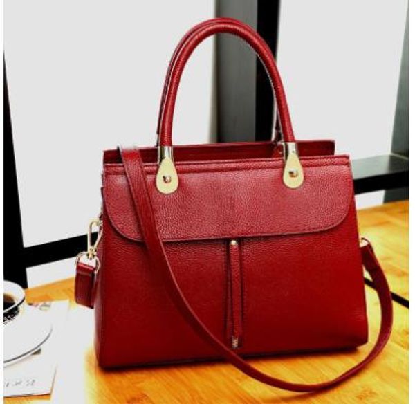 new genuine leather european and american fashion bags ladies single shoulder cowhide handbag with oblique shoulder, one hair substitutedhl 
new genuine leather european and american fashion bags ladies single shoulder cowhide handbag with oblique shoulder, one hair substitutedhl