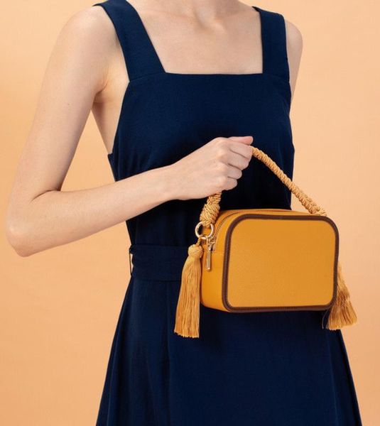 конский хвост кисточки сумочка женская ретро кисточки украшения плеча квадратный слинг сумка сумки сумки женщин известных брендов
конский хвост кисточки сумочка женская ретро кисточки украшения плеча квадратный слинг сумка сумки сумки женщин известных брендов