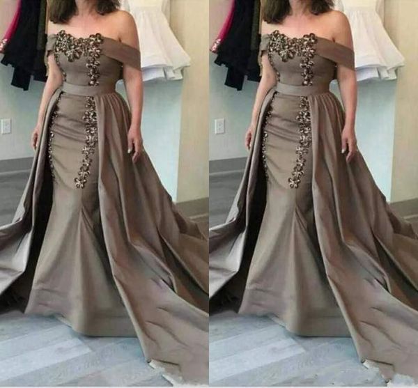 2020 brown mermaid mother of the bride dresses off shoulder lace appliques beads with overskirts plus size formal party evening gowns, Black;red
2020 brown mermaid mother of the bride dresses off shoulder lace appliques beads with overskirts plus size formal party evening gowns, Black;red