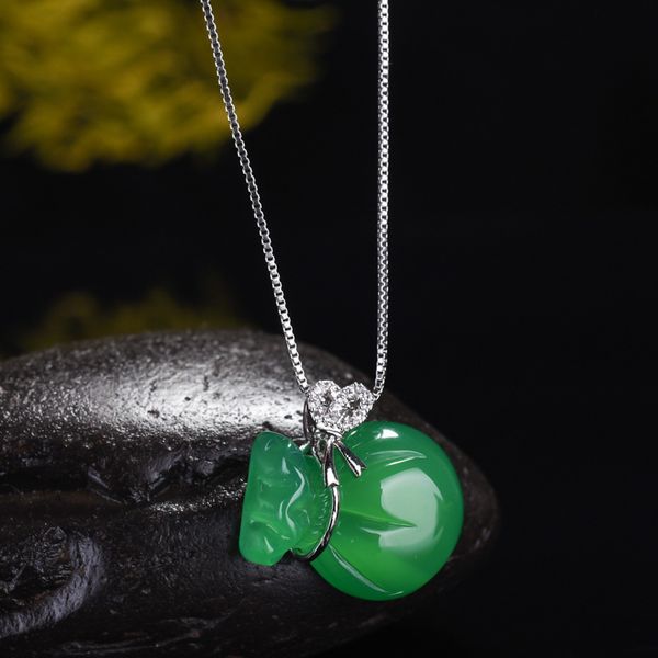 natural agate chalcedony purse inlaid with 925 silver necklace pendant jewelry fine jewelry lucky purse crystal pendant
natural agate chalcedony purse inlaid with 925 silver necklace pendant jewelry fine jewelry lucky purse crystal pendant
