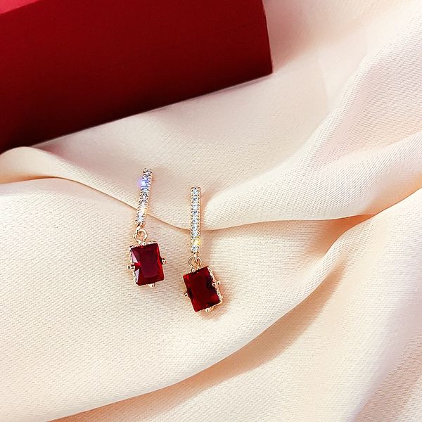korean fashion geometric alloy crystal earrings for women personality elegant ladies earrings, Golden;silver
korean fashion geometric alloy crystal earrings for women personality elegant ladies earrings, Golden;silver