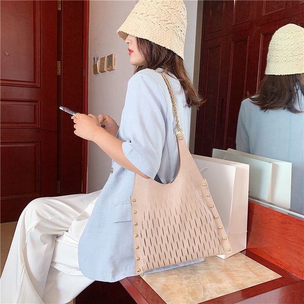 2020 new shoulder bag women's casual fashion korean version of the retro chain armpit bag large capacity hollow
2020 new shoulder bag women's casual fashion korean version of the retro chain armpit bag large capacity hollow
