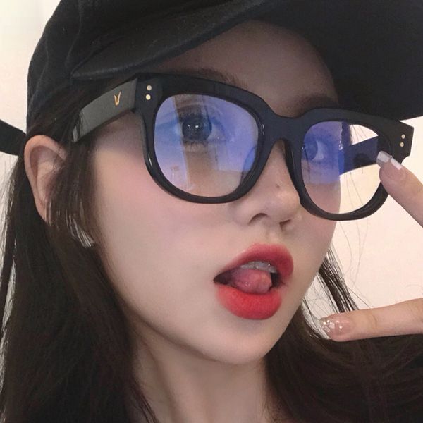 blu-ray big box retro black thick frame flat mirror women new men's business office glasses reading mirror, White;black
blu-ray big box retro black thick frame flat mirror women new men's business office glasses reading mirror, White;black