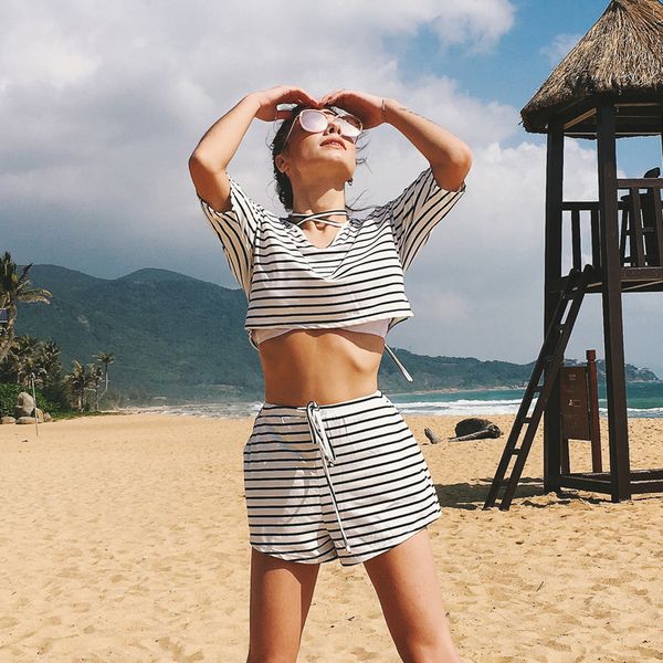 2019 summer women v neck midriff bind stripes show thin short sleeve shorts cotton summer suit, White
2019 summer women v neck midriff bind stripes show thin short sleeve shorts cotton summer suit, White