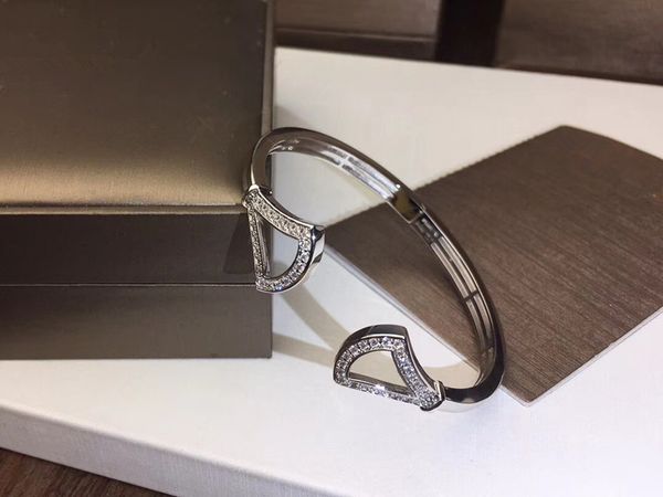 2020 new hollow fan bracelet spring opening designer new diamond skirt bracelet brand jewelry diva series bangle fashion bracelet
2020 new hollow fan bracelet spring opening designer new diamond skirt bracelet brand jewelry diva series bangle fashion bracelet