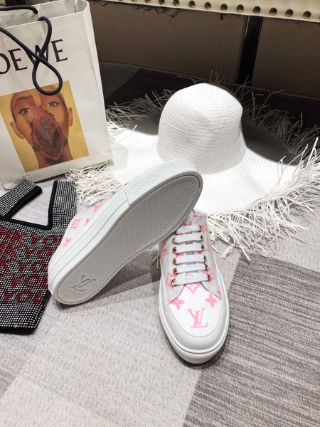 2020 new style luxury women's party casual shoes jogging sneakers triple fashion design platform women's shoes wild style size 35
2020 new style luxury women's party casual shoes jogging sneakers triple fashion design platform women's shoes wild style size 35