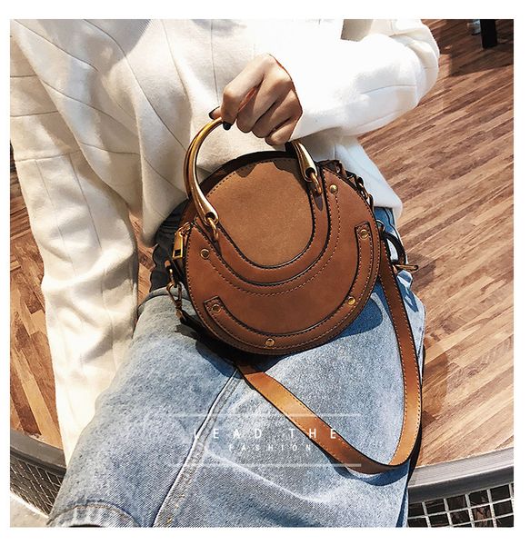 2019 fashion portable rivet small round bag korean version of the female bag wild ladies shoulder messenger bag wholesale
2019 fashion portable rivet small round bag korean version of the female bag wild ladies shoulder messenger bag wholesale