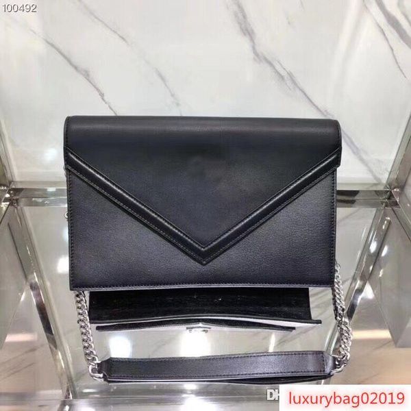 new lady shoulder backpack, interlock metal, retro metal chain. the strap length is 48.0 cm100%
new lady shoulder backpack, interlock metal, retro metal chain. the strap length is 48.0 cm100%