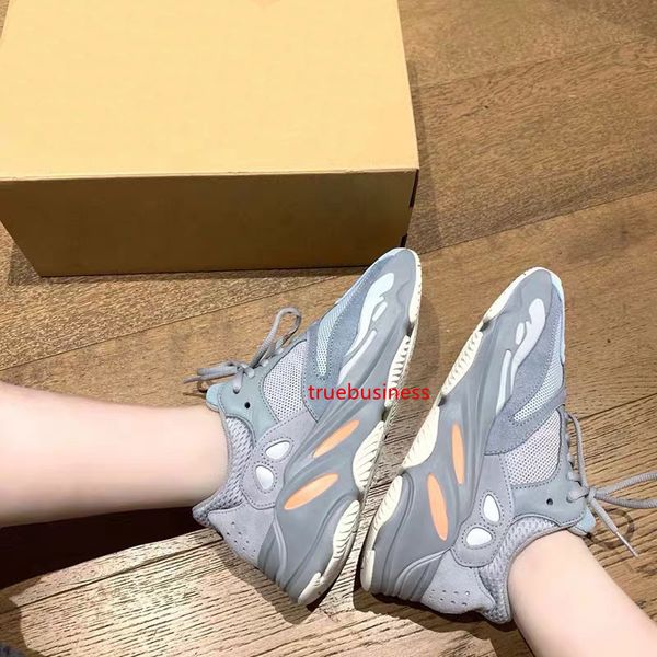 700 v2 соль kanye west mens женщин кроссовки geode static сиреневый og runner волновые solid gray инерция vanta спорт кроссовки 36-46
700 v2 соль kanye west mens женщин кроссовки geode static сиреневый og runner волновые solid gray инерция vanta спорт кроссовки 36-46