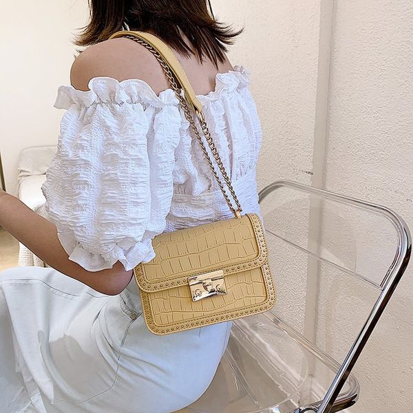 new shoulder bag chain messenger bag fashion girl casual handbag simple casual personality small square lady
new shoulder bag chain messenger bag fashion girl casual handbag simple casual personality small square lady