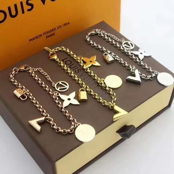 american fashion style fashion tag bracelet luxury customization selling high-end luxury popular logo bracelet, Black
american fashion style fashion tag bracelet luxury customization selling high-end luxury popular logo bracelet, Black