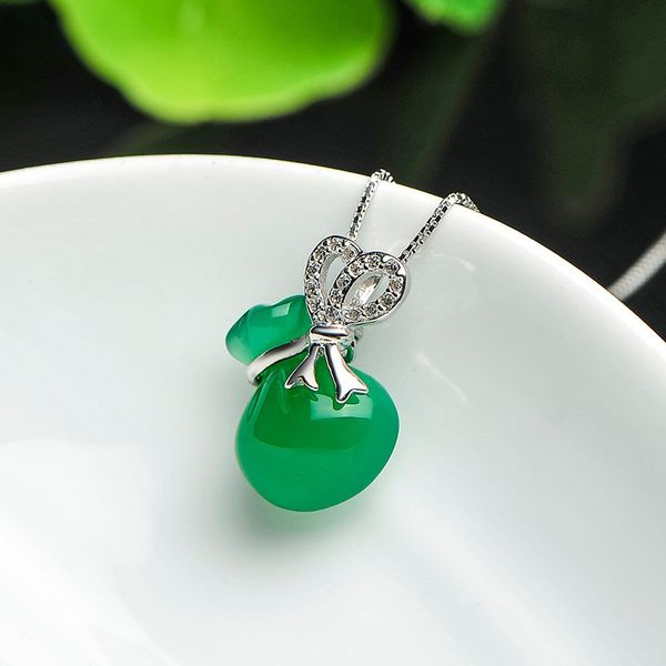 925 silver-encrusted jade myelin pendant finely carved jade myelin bag women's neck decoration genuine with certificate
925 silver-encrusted jade myelin pendant finely carved jade myelin bag women's neck decoration genuine with certificate