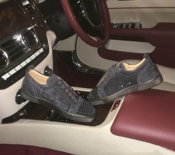 factory wholesale price good quality red bottom low sneakers suede stuff rivets ,luxury men's red sole spiked trainers black grey green
factory wholesale price good quality red bottom low sneakers suede stuff rivets ,luxury men's red sole spiked trainers black grey green
