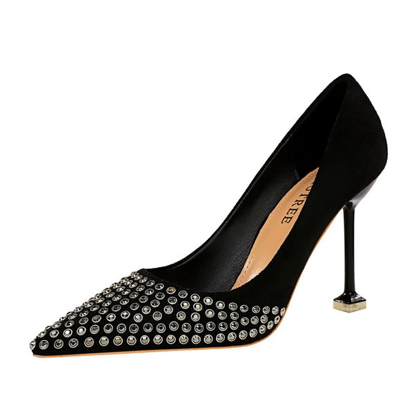 на высоких каблуках леди обувь марка моды замшевые мелкой заостренный ретро металл заклепки 9.5cm стилет каблук насосы венчания 0755-7, Black
на высоких каблуках леди обувь марка моды замшевые мелкой заостренный ретро металл заклепки 9.5cm стилет каблук насосы венчания 0755-7, Black